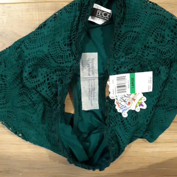 New Becca by Rebecca Virtue Crochet Bikini Bottom. - Picture 4 of 7